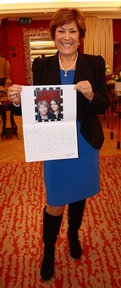 Lynda Bellingham displaying the Alzheimer’s Society calendar  