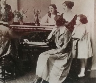Clockwise from left to right: College head Madame Mathilde Verne with her students Betty Cockburn, the Queen Mother, little Gracie Blangy and Mary Thynne.