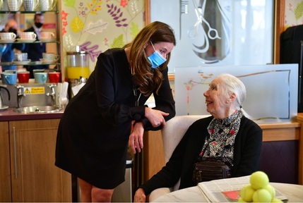 Gillian Keegan talking to a resident at Kew House. Credit: Hallmark Care Homes.