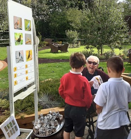 Woodpeckers resident Frank Coumbe talking to the children from Brockenhurst C of E Primary. Credit: Colten Care.