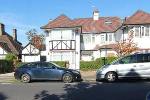 Dana House, 5 Fairfields Crescent