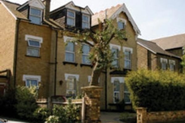 Dunheved Lodge, 9 Dunheved Road North