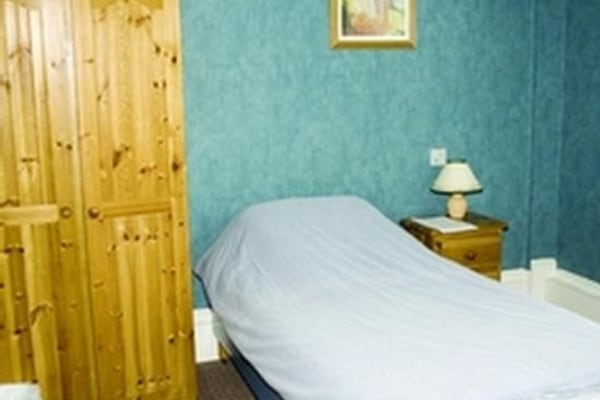 Yew Tree Lodge, 17/19 Redlands Road Yew Tree Lodge, 17/19 Redlands Road