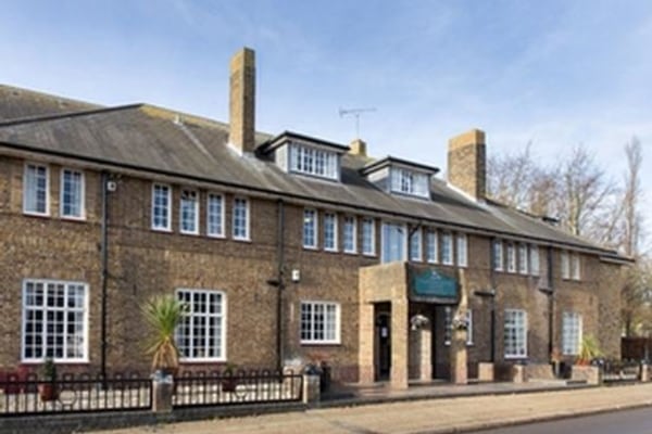 Valentine House, Broadway