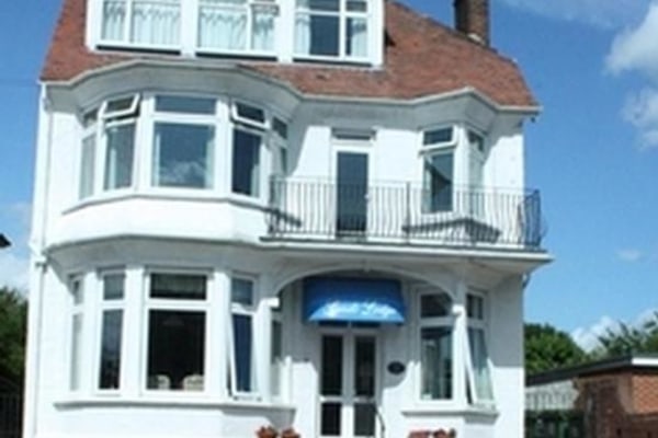 Sands Lodge, 15 Kings Road