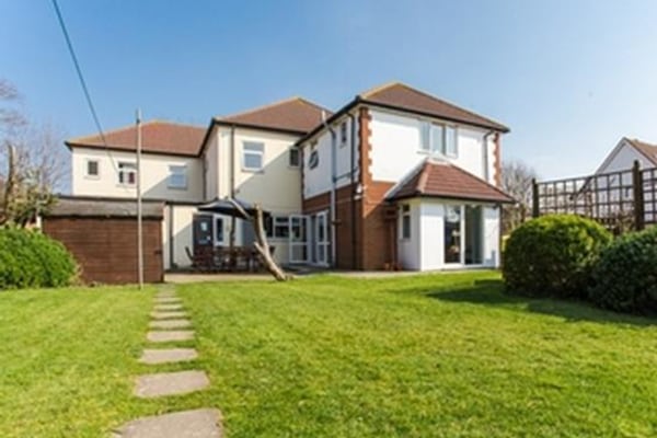 Alton House Care Home 37 St Leonards Avenue Hayling Island Hampshire Po11 9bn 7 Reviews