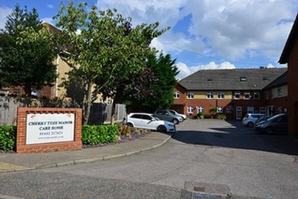 Cherry Tree Manor, 8 Great Road