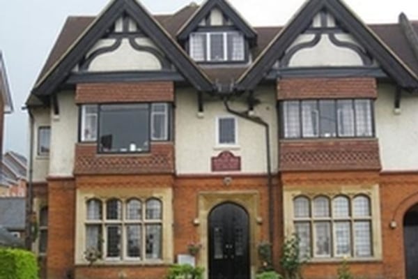 Dunsland House, 5 Shrublands Road