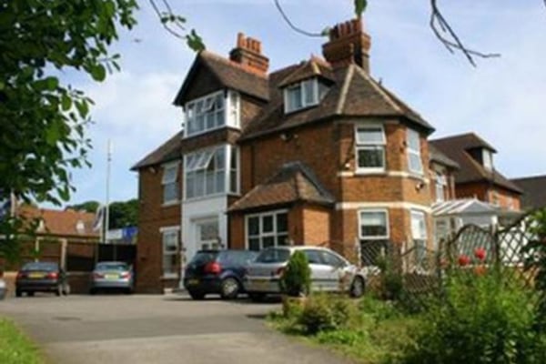 Ampersand House Care Home Parsonage Lane Rochester Kent Me2 4hp 2 Reviews