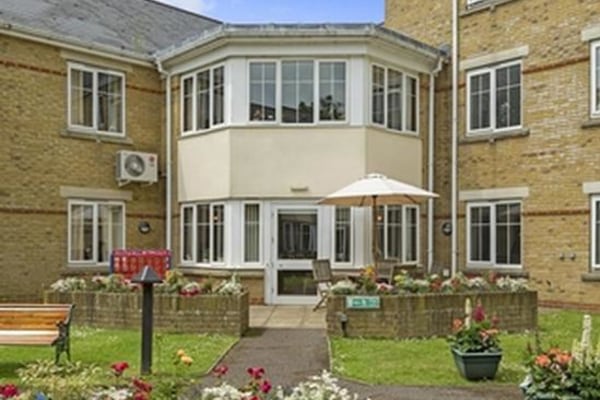 Elizabeth Court, Grenadier Place