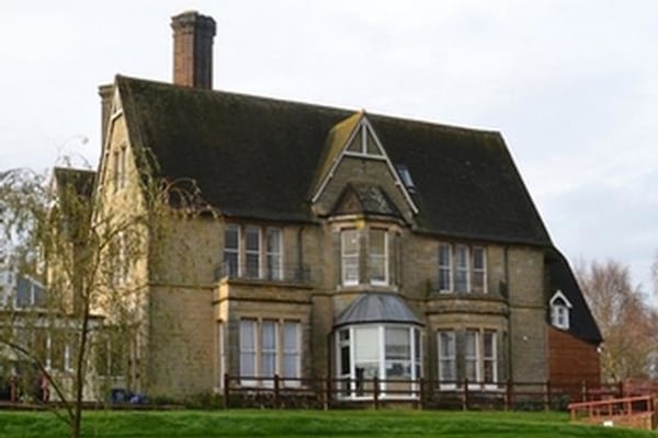 Oakdown House, Ticehurst Road Oakdown House, Ticehurst Road