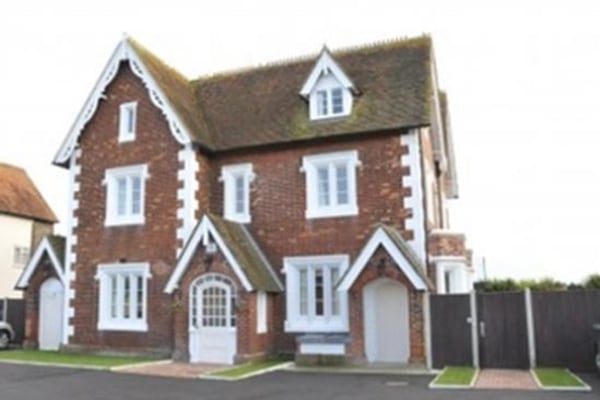 Waterbury House, 8 Ford Road