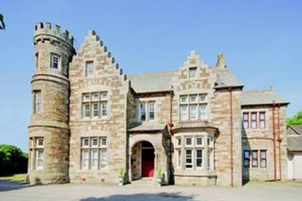 Philiphaugh Manor, Station Road