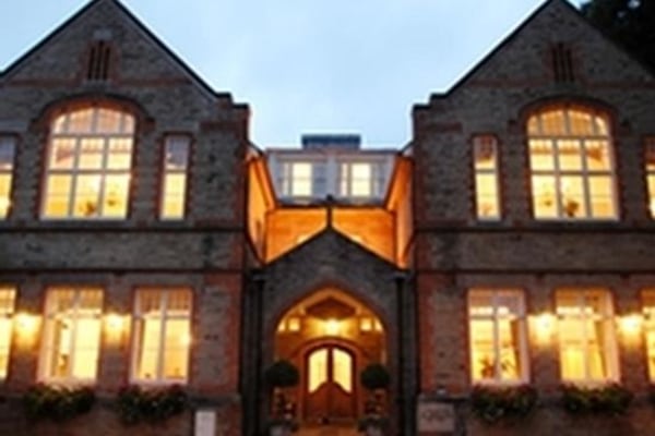 Tregolls Manor, Tregolls Road