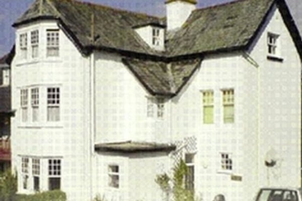 Bracken Tor House, 11 Brandize Park