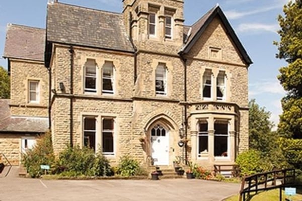 Straven House Care Home, Queens Road