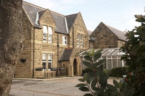 Stone Gables, Street Lane