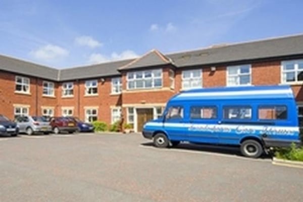 Lindisfarne Ouston, Front Street