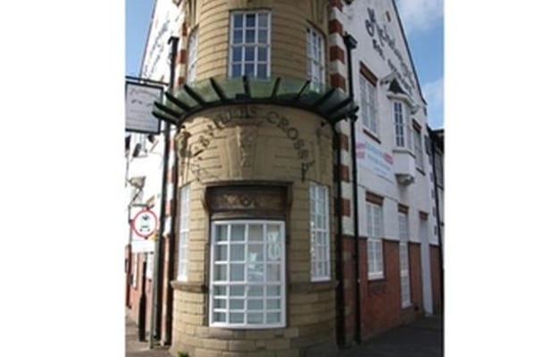 Nevilles Court, Darlington Road