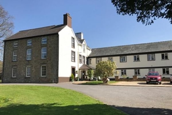 Caeglas Residential Home, Heol Cennen