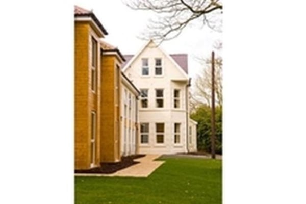 Ty Hendy, Llwyngwern