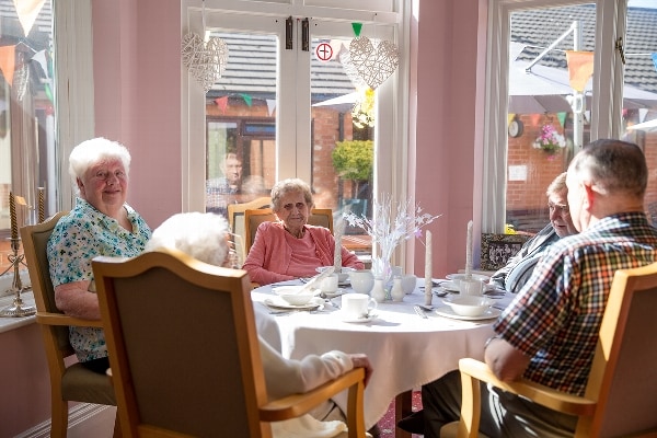 Ashfields Care Home 34 Mansfield Road Heanor Derbyshire De75 7aq 72 Reviews