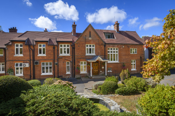 Dunwood Manor, Sherfield English