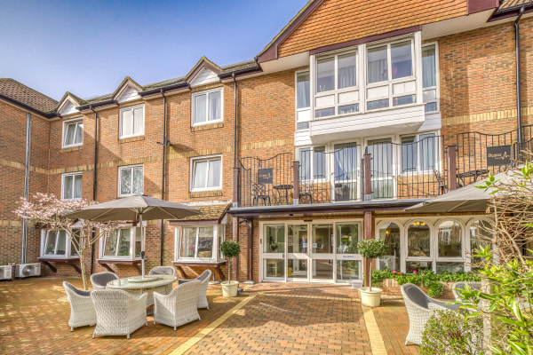 Queensmount Care Home, 18 Queens Park West Drive