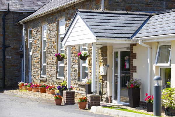 Cwm Cartref Care Home, Commercial Road