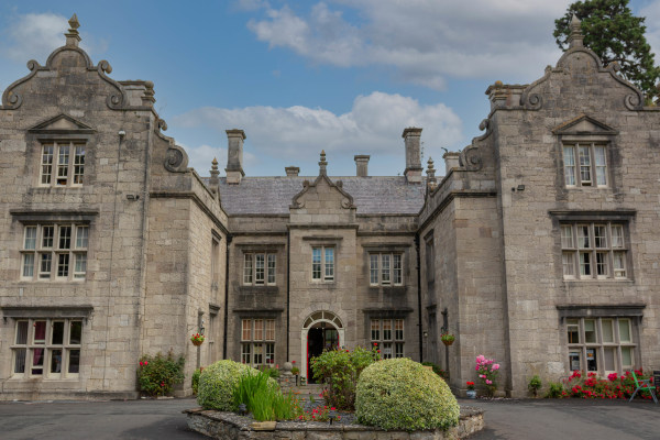 Llanrhaeadr Hall, Llanrhaeadr