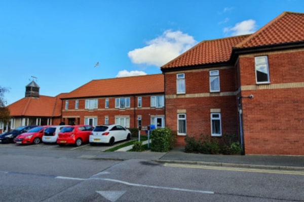 Little Holland Hall, Hall Crescent