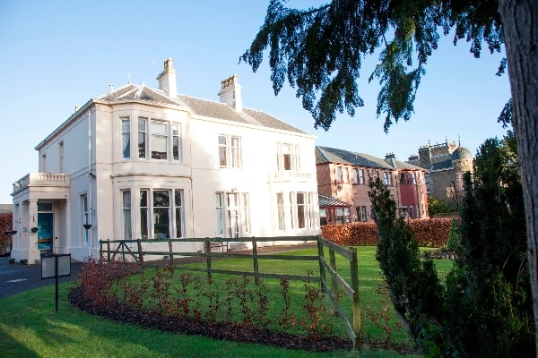 Balhousie Moyness Care Home 76 Grove Road Broughty Ferry Dundee Angus Dd5 1jp 16 Reviews