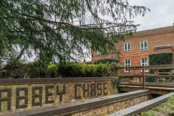 Abbey Chase Nursing Home Bridge Road Chertsey Surrey Kt16 8jw 27 Reviews