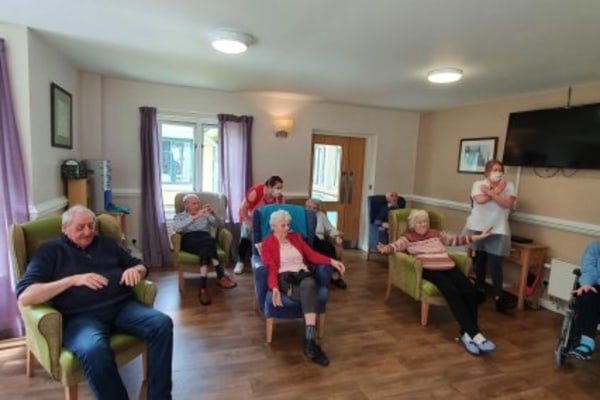 Aaron House Care Home Beeslack House Edinburgh Road Penicuik Midlothian Eh26 0qf 17 Reviews
