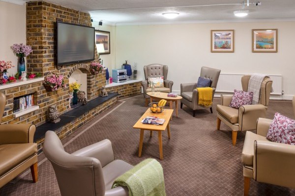 Lavender Lodge Care Home - Avery Healthcare GU14 6PR