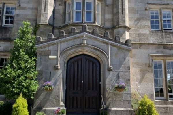Hames Hall, Gote Brow