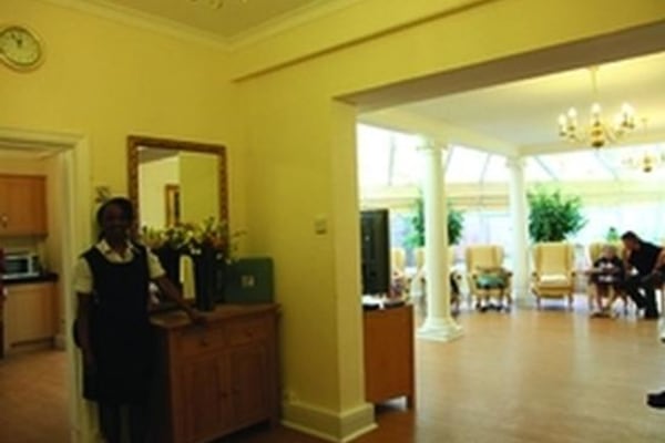 Fernbank, Finchley Way