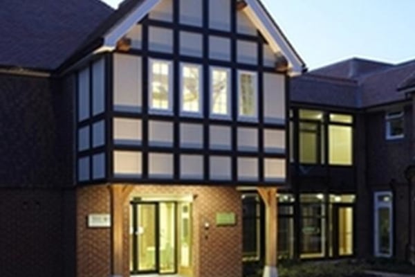 Woodside Hall, Woodside