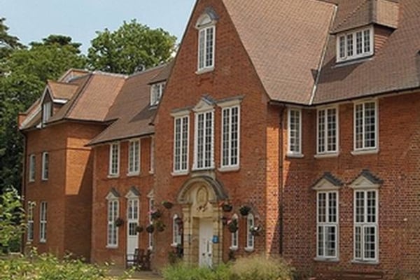 Collingwood Grange Care Home Collingwood Grange Close Camberley Surrey Gu15 1ld 57 Reviews