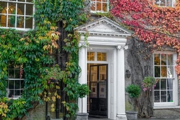 Ford Place, Ford Street