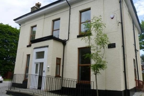 Vale House, Vale Avenue