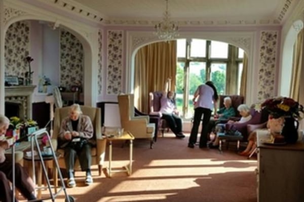 Stinchcombe Manor, Echo Lane