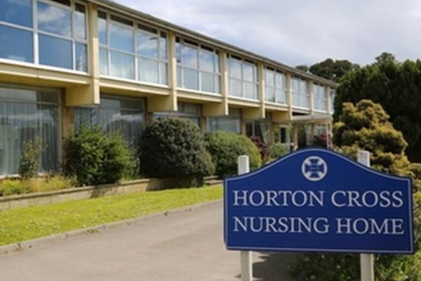Horton Cross, Horton Road