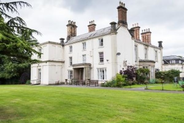 Barchester Hilderstone Hall, Hall Lane