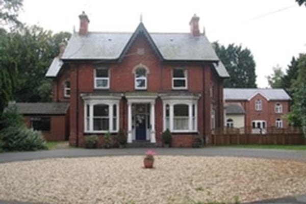 Nettleton Manor, Nettleton