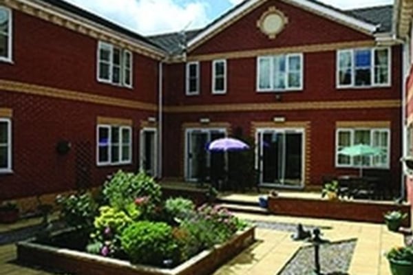 Rhosyn Melyn, Wrexham