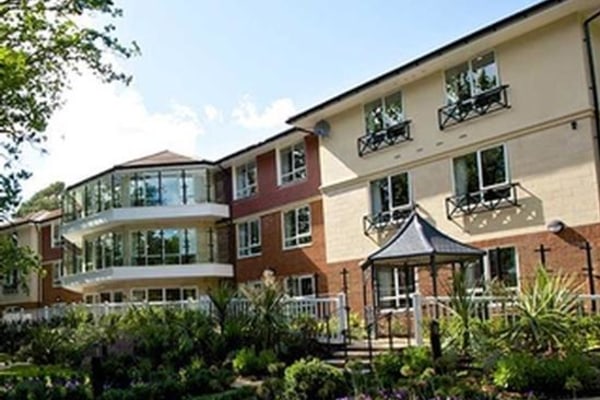 Camberley Manor, 130 Deepcut Bridge Road