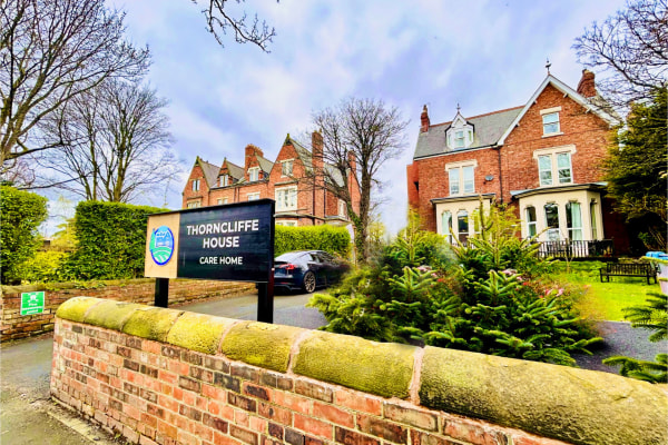 Thorncliffe House, 15 Thornhill Park