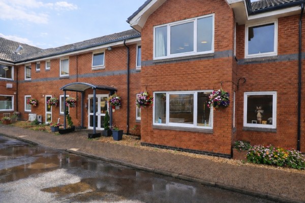 Red Oaks Care Community, 116 Clipstone Road West