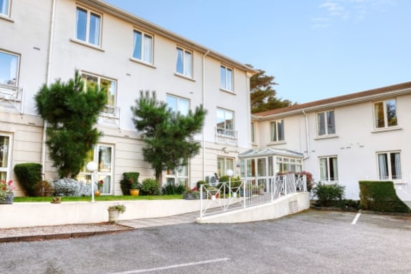 Pinewood Residential Care Home, Le Mont Millais